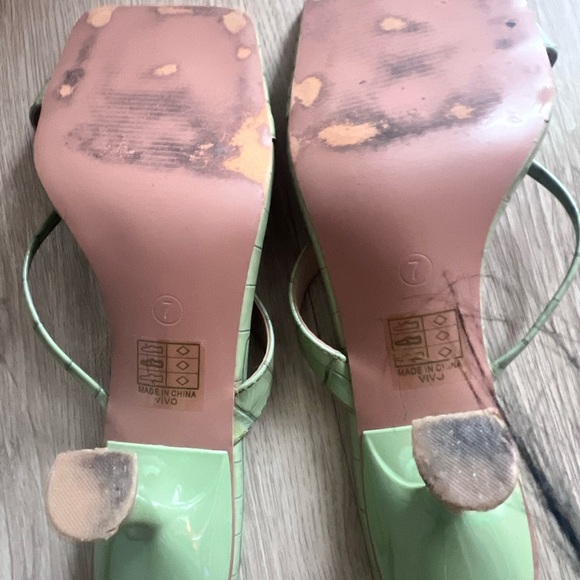 Green Croc-Embossed Women's Sandals Size 7 - Picture 6 of 7